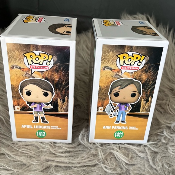 Funko Pop Parks and Recreation Anne and Leslie NIB - Picture 5 of 7